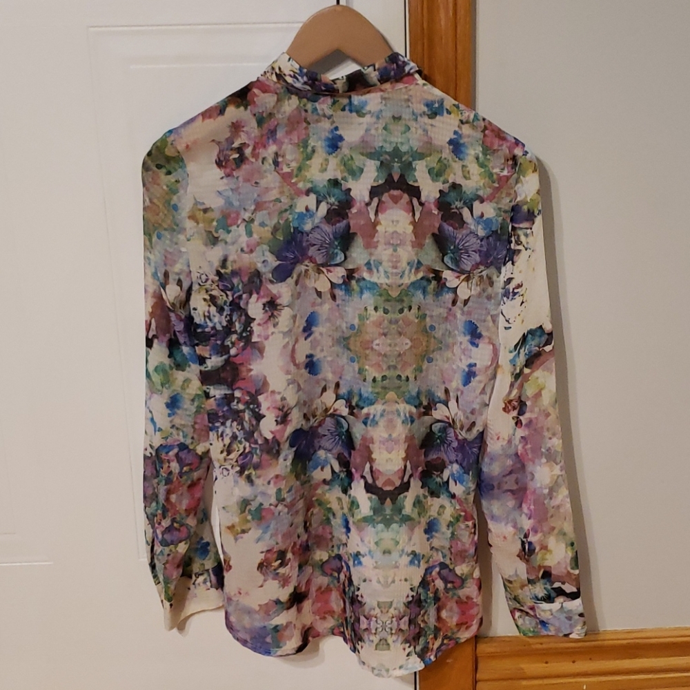 💜 Beautiful shirt 💜 - Picture 2 of 8